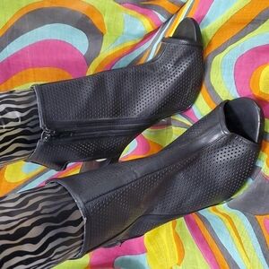 Aldo Black Leather Peep Toe Bootie SZ 9